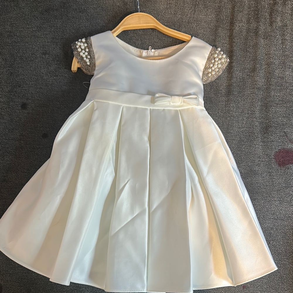 Charming Cream Kids Dress with Bow and Pearl Sleeves